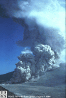 Photo 2 : Coulée pyroclastique observée lors de l'éruption du mount St Helens (USA) .
