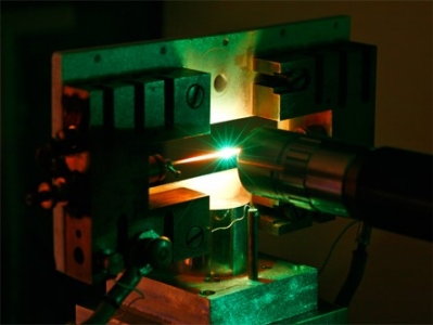 micro-four (fil chauffant) à 1500°C adapté sur le spectromètre Raman