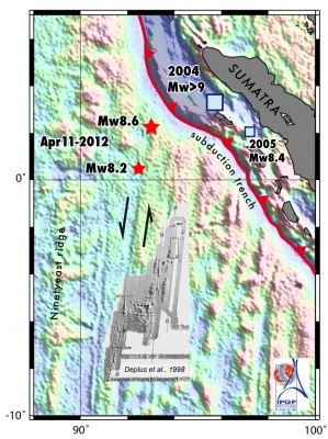 Localisation des deux séismes du 11 avril 2012 sur la carte d'anomalies gravimétriques déduites de l'altimétrie satellitaire. Le levé bathymétrique réalisé plus au sud  a été reporté en grisé. Les deux évènements pourraient avoir réactivé la zone de fracture qui est la plus à l'ouest du levé bathymétrique. 