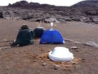 Le sismomètre SEIS testé sur le Piton de la Fournaise. © OVPF/IPGP