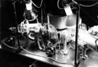  Figure 1 : Un spectromètre de masse permettant l'analyse des gaz rares dans les roches terrestres. 
